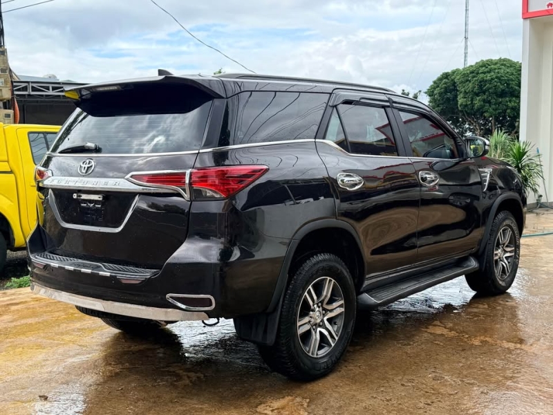 Bán xe Toyota Fotuner 2017